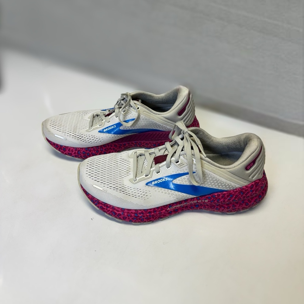 Brooks Adrenaline GTS 22 Women’s Size 10